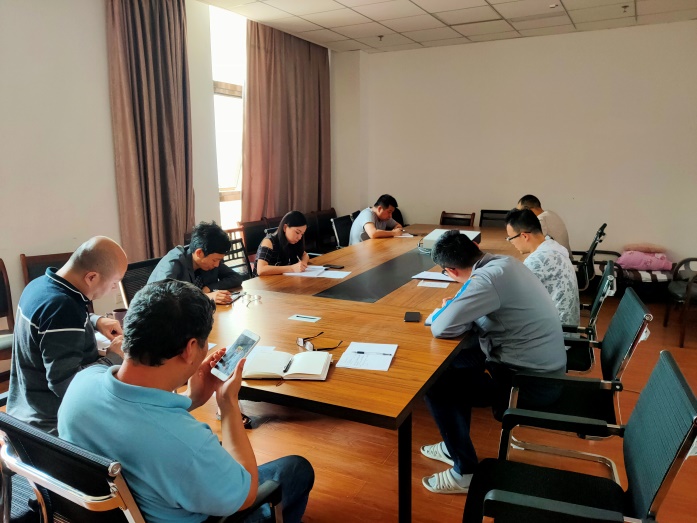 網絡技術與政治理論 融合與創新——網絡信息與現代教育技術管理中心第二期政治理論學習會議綜述